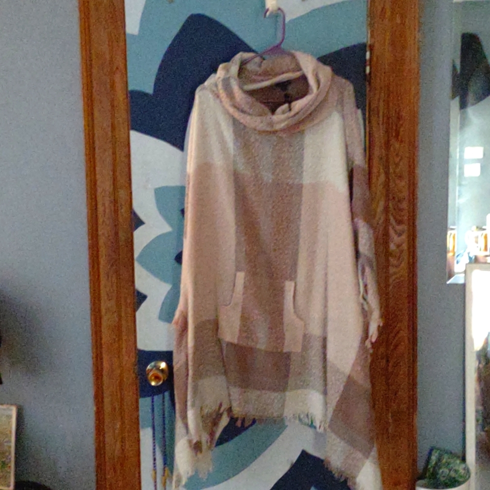 Coco and Carmen women's OS shawl